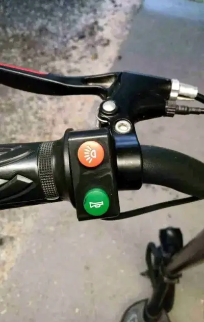 Scooter eléctrico negro con muy poco uso - miniatura 5