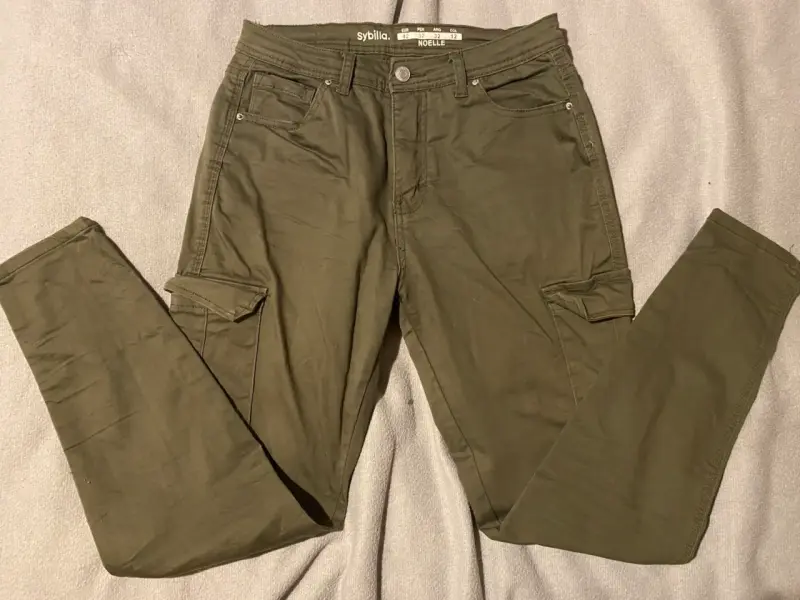 Pantalones cargo verde olivo - 1