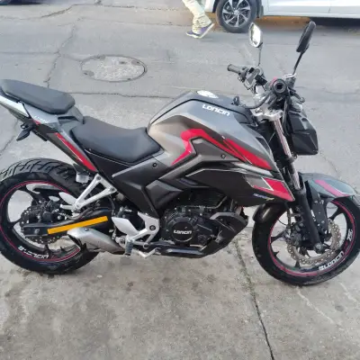 Moto Loncin deportiva - miniatura 1