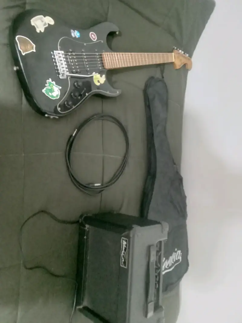 Guitarra eléctrica Washburn - 3