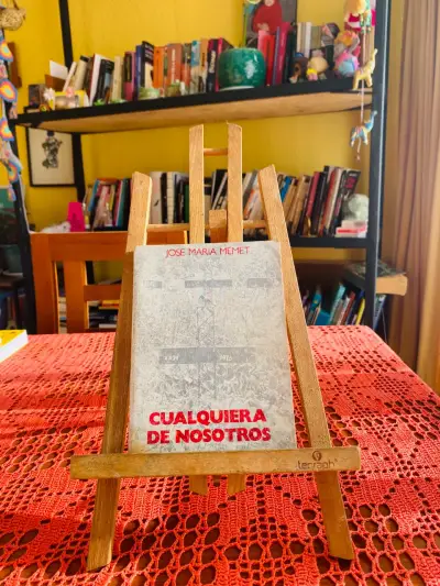 Libro 'Cualquiera de Nosotros' - miniatura 1