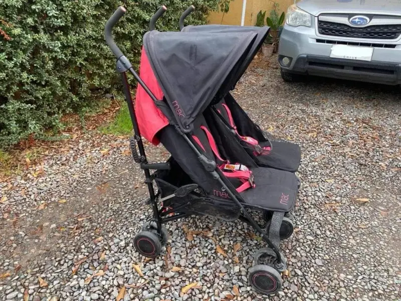 Coche doble Maclaren negro y rojo marca maclaren - 3