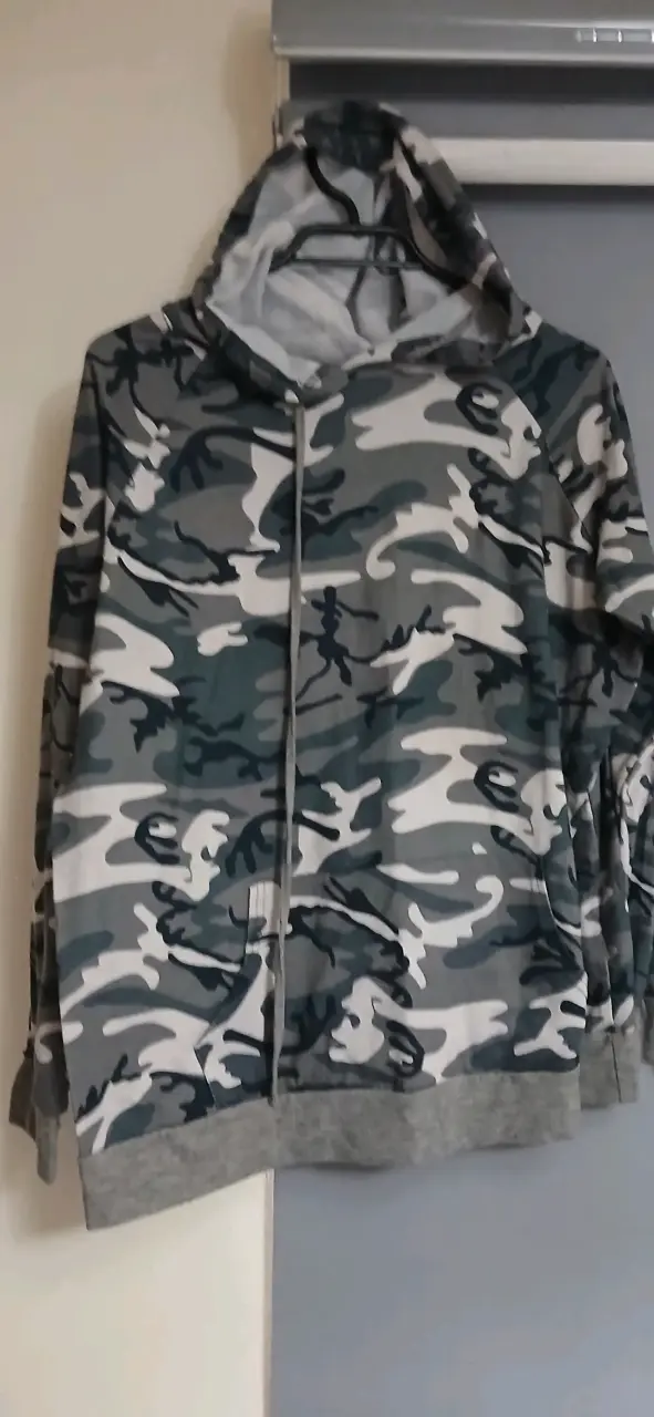 Polerón camuflado con capucha - 1