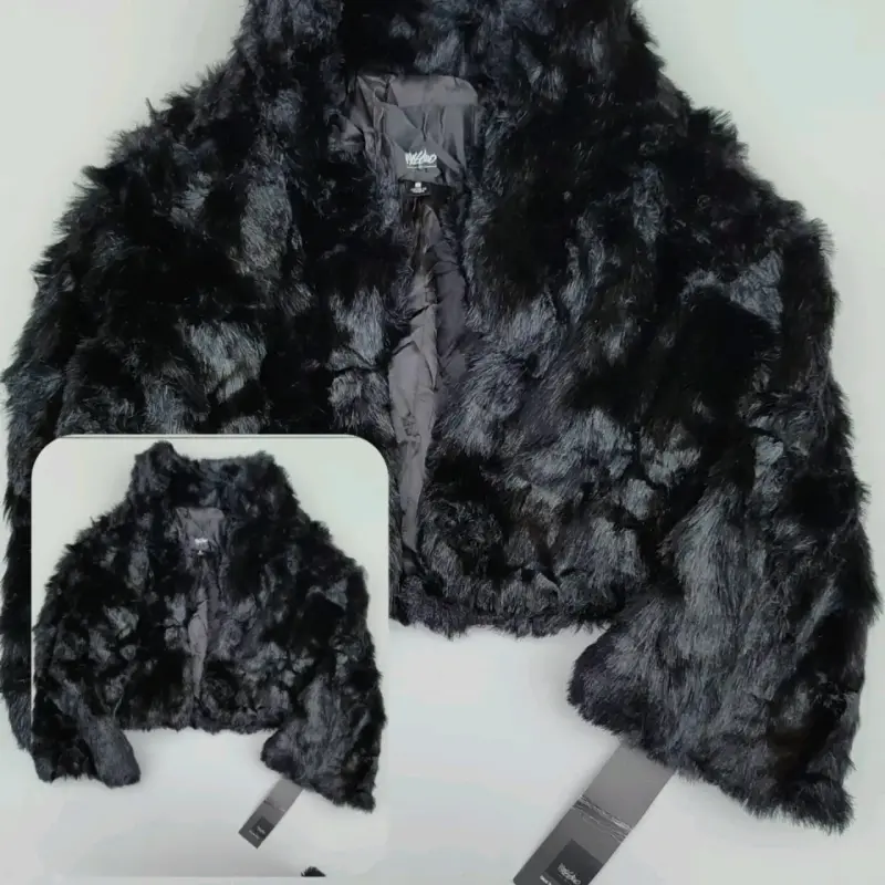 Chaqueta negra de piel sintética