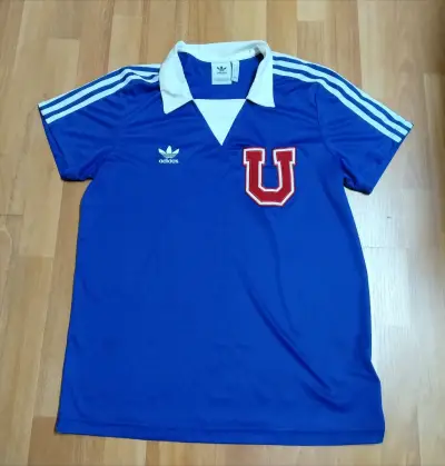 Camiseta conmemorativa universidad de chile - miniatura 1