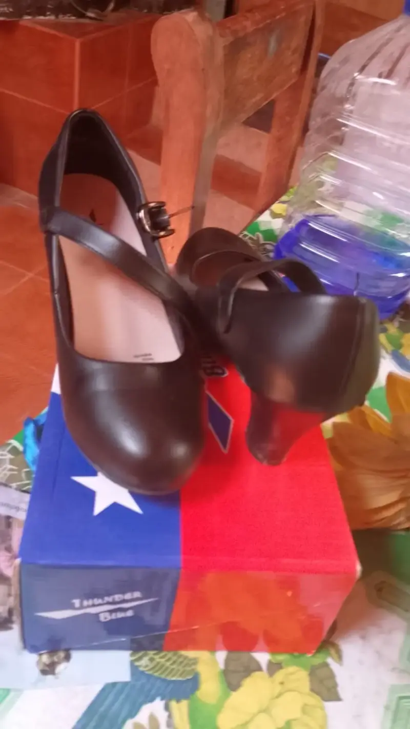 Zapatos negros de tacón medio - 1