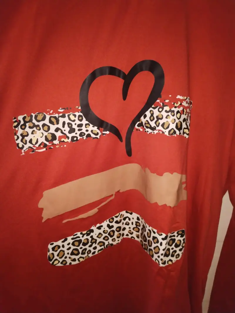 Polera negra con corazones - 3