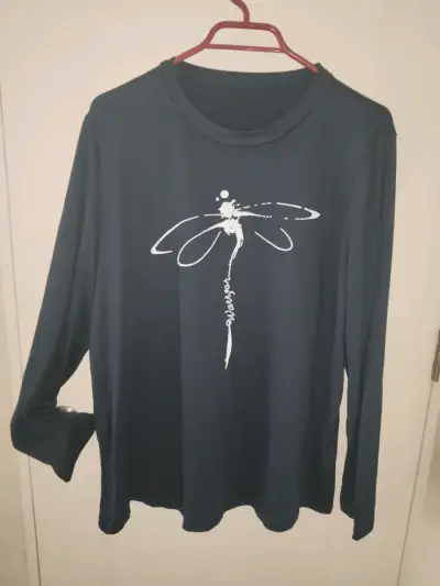 Polera negra con corazones - miniatura 5