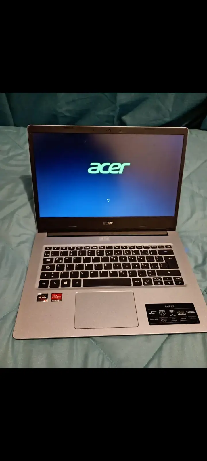 Notebook Acer Aspire 3 con Ryzen - 1