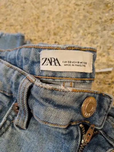 Jeans desgastados azul claro - miniatura 2