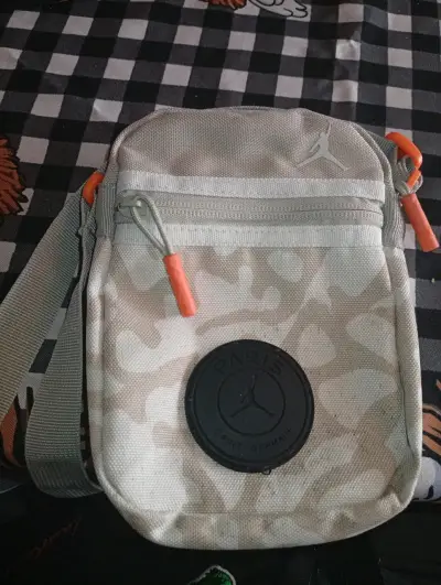 Bolso bandolera beige Jordan - miniatura 1