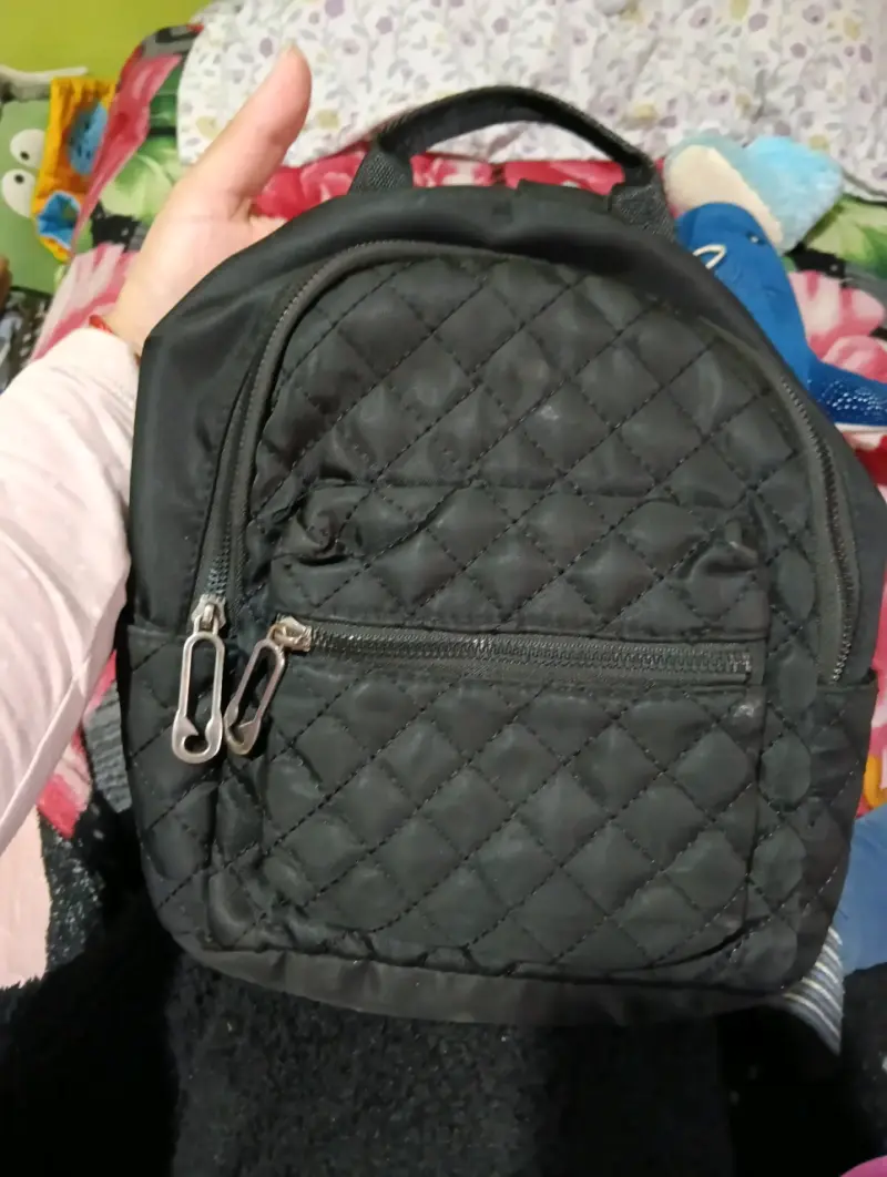 Mochila negra acolchada - 1