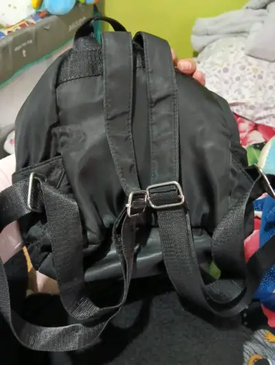 Mochila negra acolchada - miniatura 2