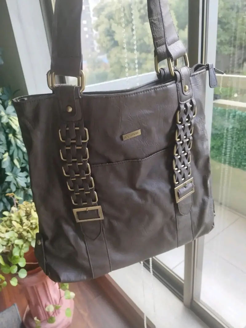 Cartera marrón con hebillas - 1