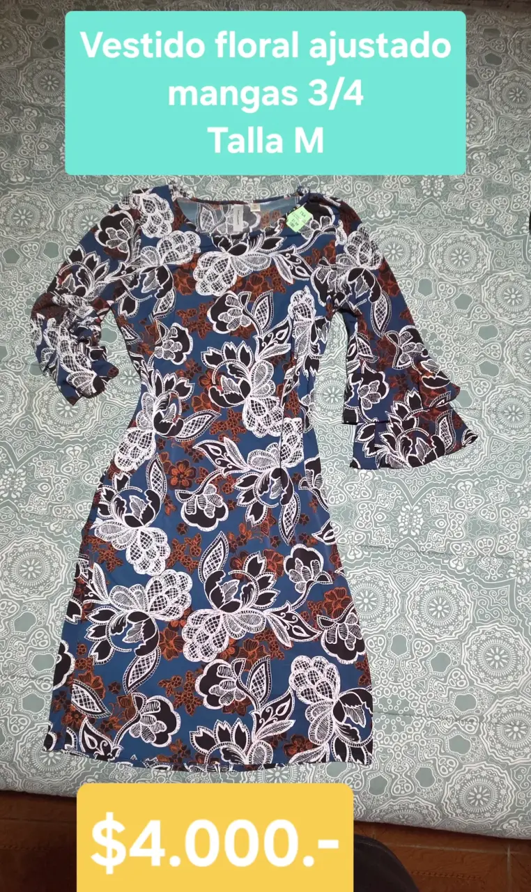 Vestido floral 3/4 ajustado