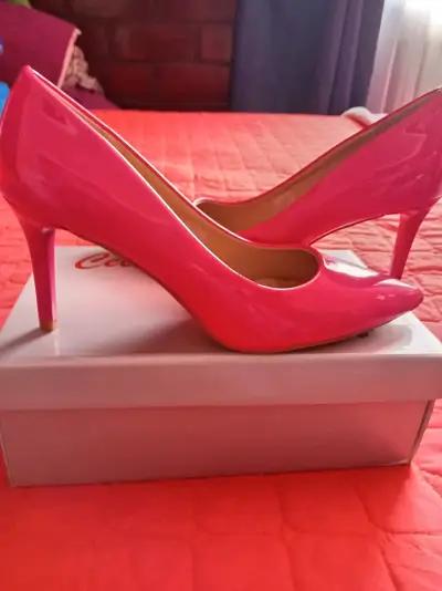Tacones fucsia brillantes - miniatura 2