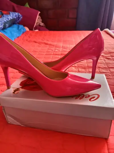 Tacones fucsia brillantes - miniatura 3