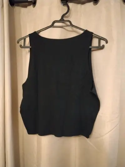 Polera sin mangas negra - miniatura 1