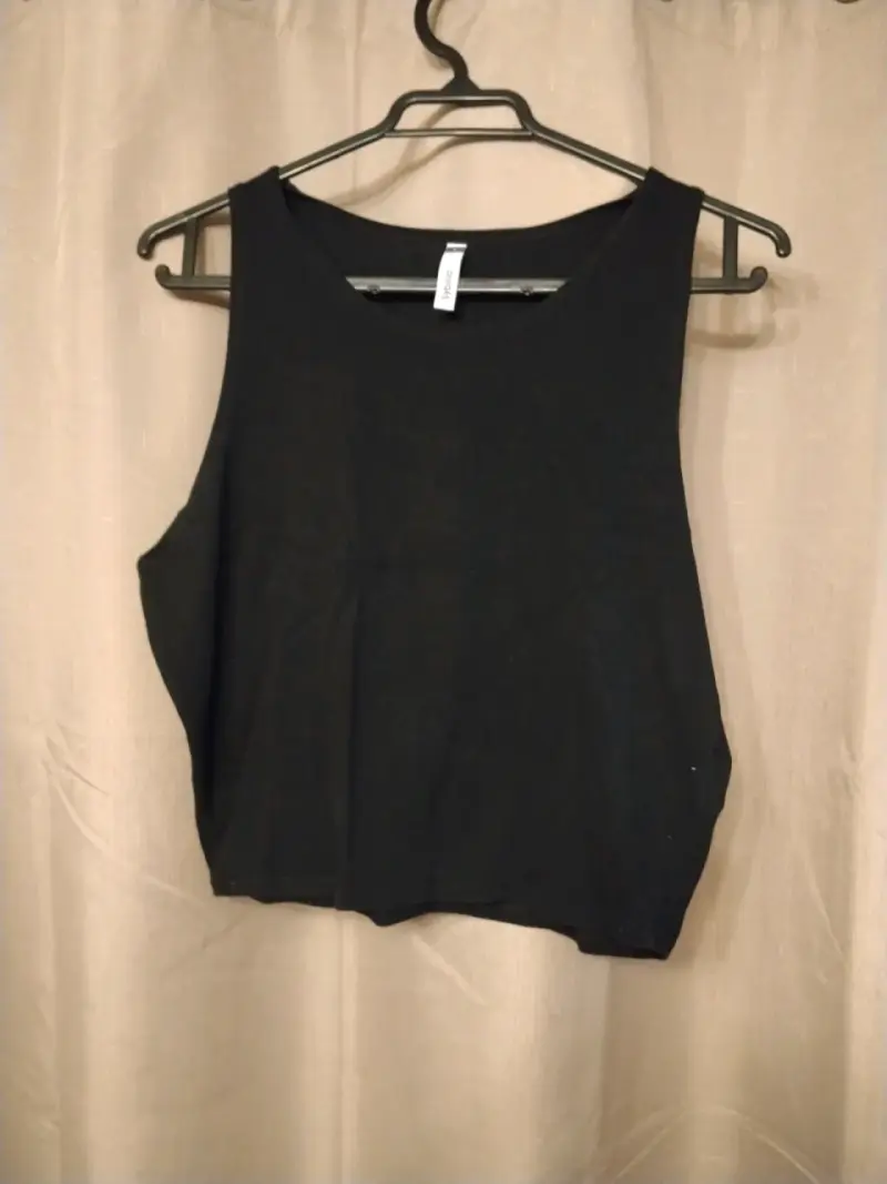 Polera sin mangas negra - 2