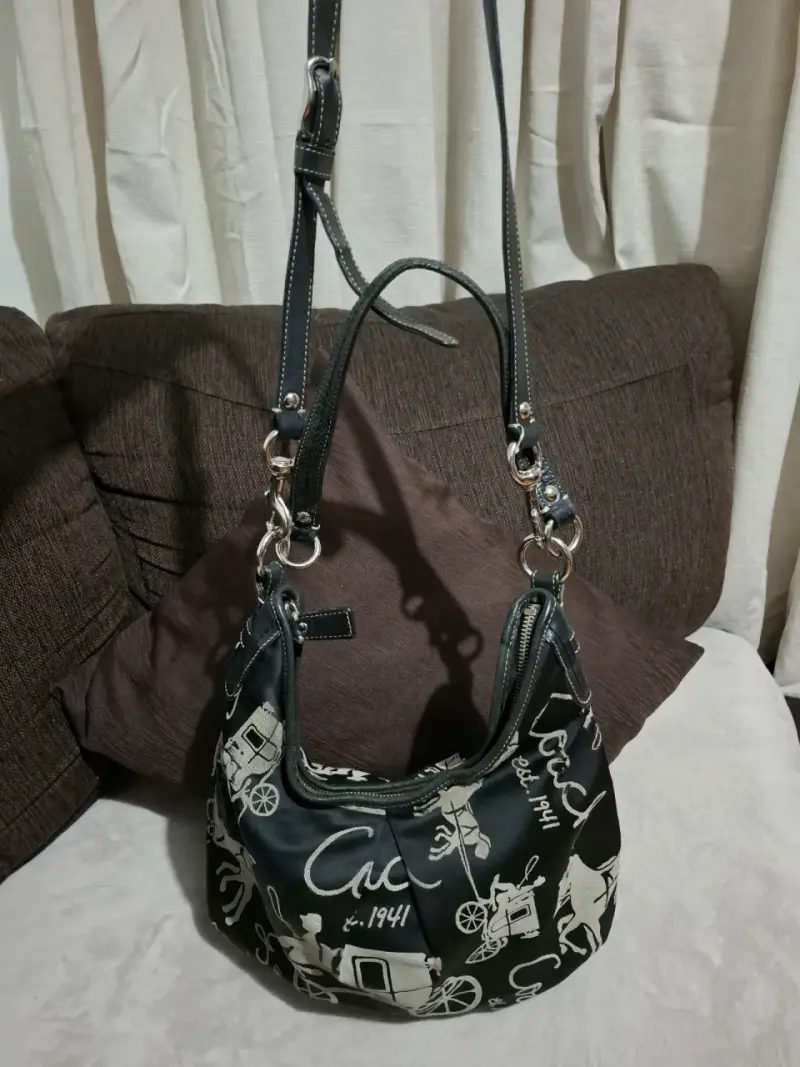 Cartera negra Coach con diseño - 2