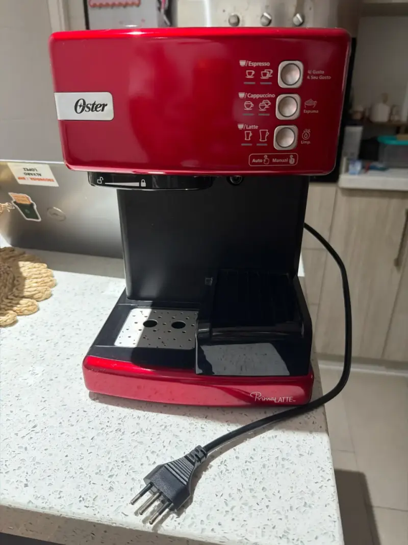 Cafetera Oster roja PrimaLatte