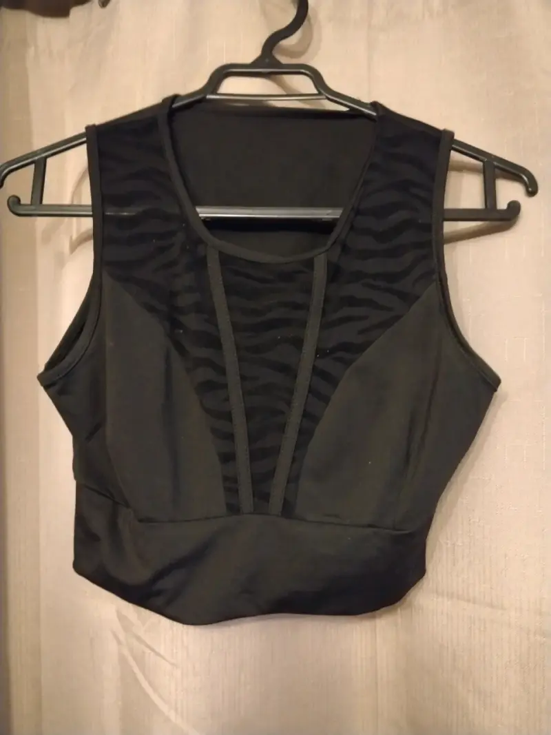 Polera sin mangas negra casual - 2