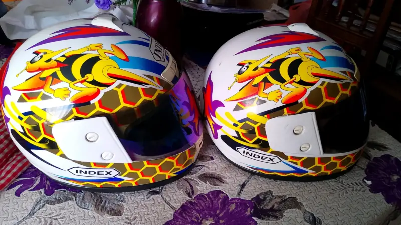 Cascos de moto con diseño gráfico - 1