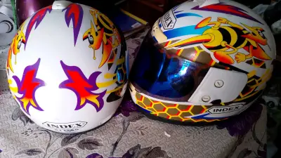 Cascos de moto con diseño gráfico - miniatura 2