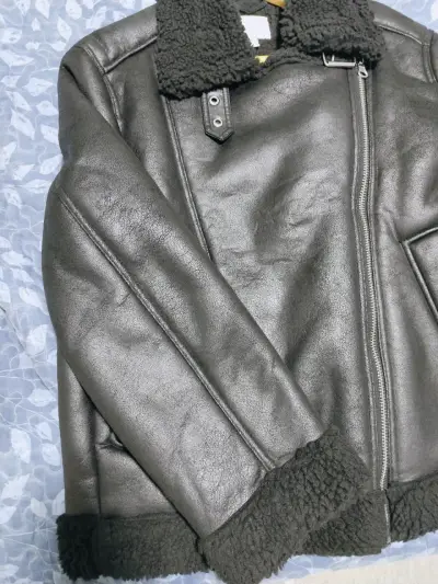 Chaqueta negra con forro de lana - miniatura 2