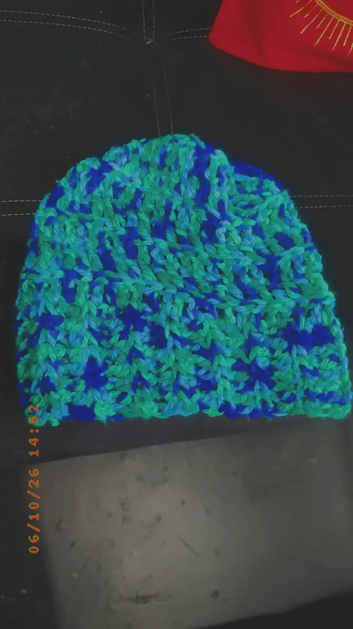 Gorro tejido a crochet y telar azteca - 1