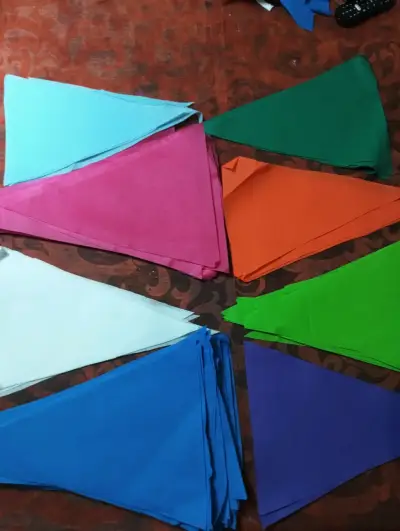 Banderines de tela tnt variados - miniatura 1