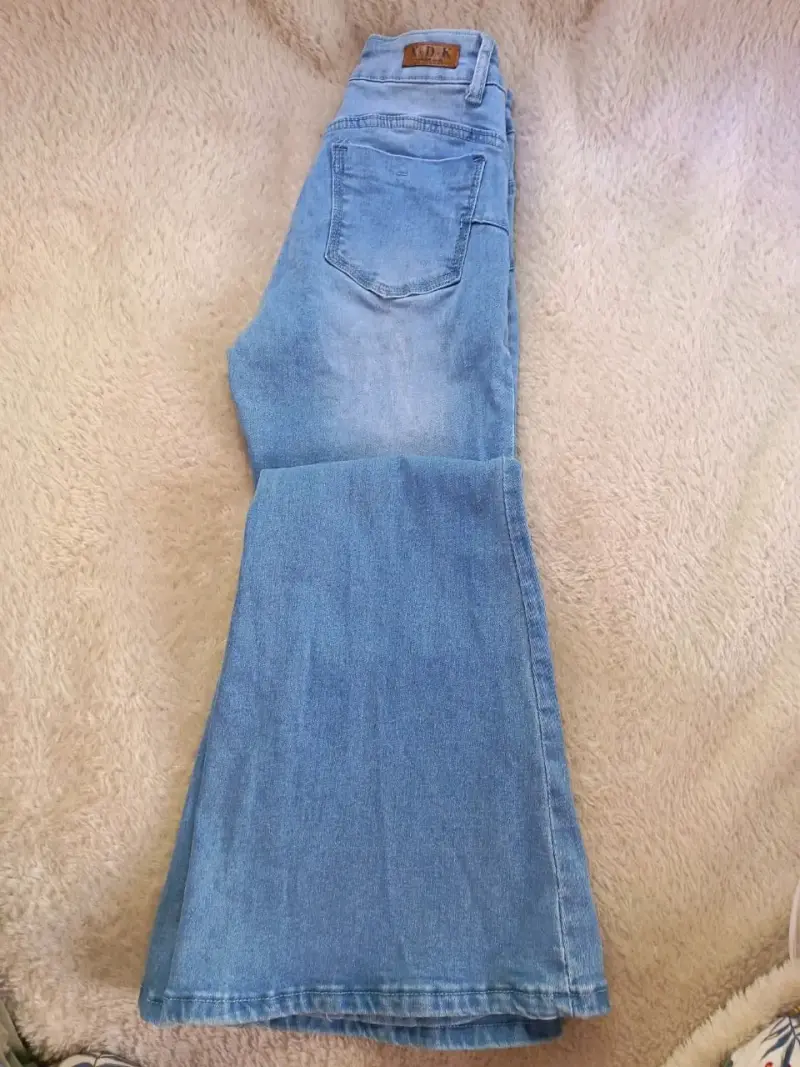 Jeans azul claro acampanado - 1