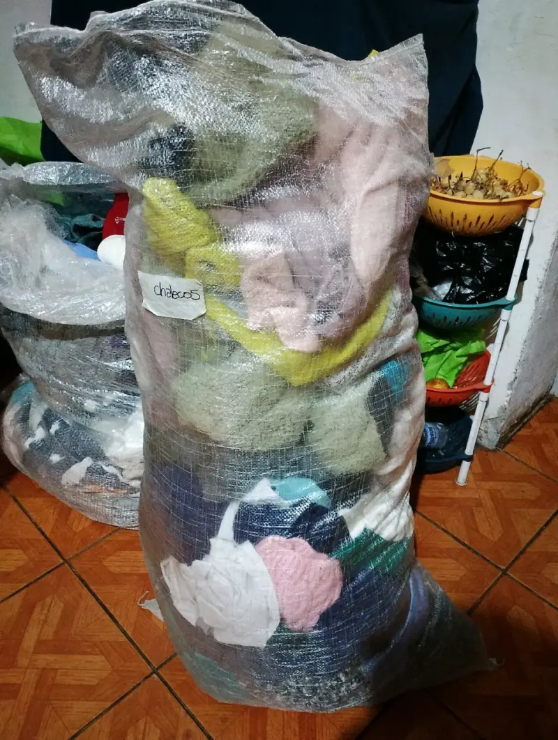 2 fardos abiertos chalecos y sweaters - 6