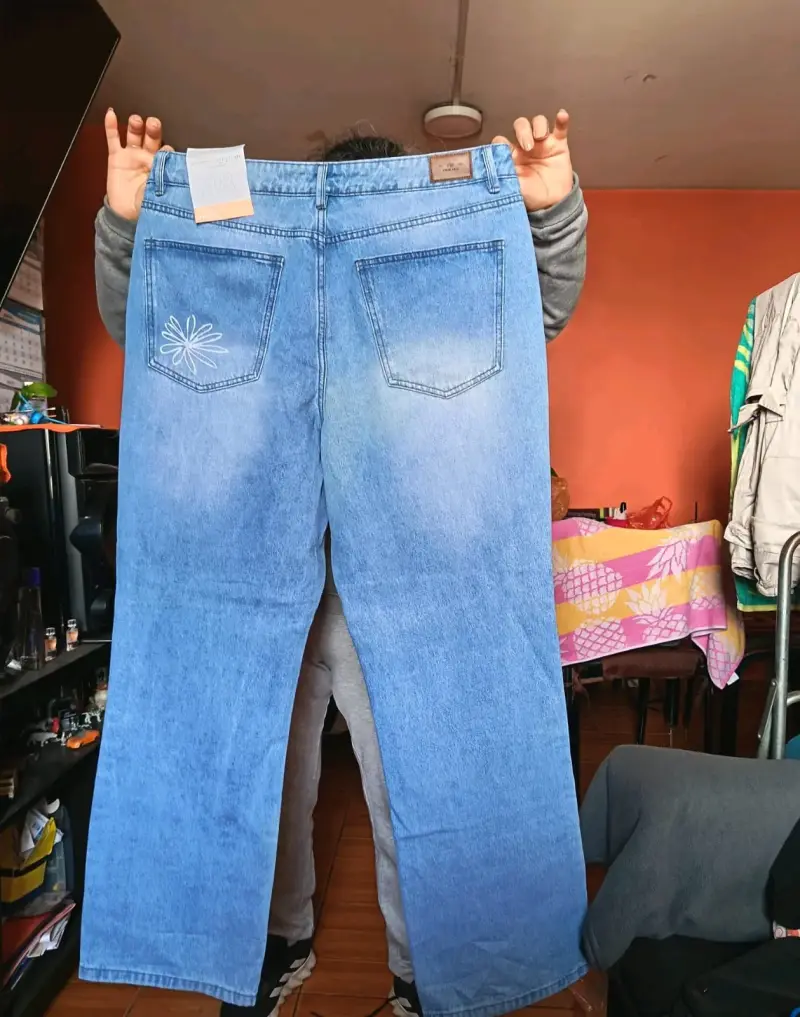 Jeans azules bordados - 1