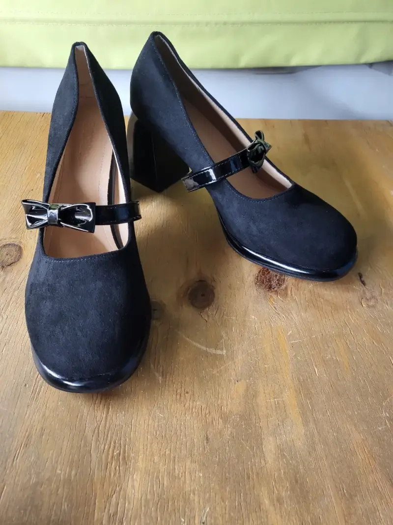 Zapatos de tacón negro con lazo - 2