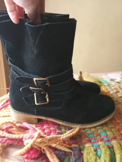Botines negros con hebillas - miniatura 1