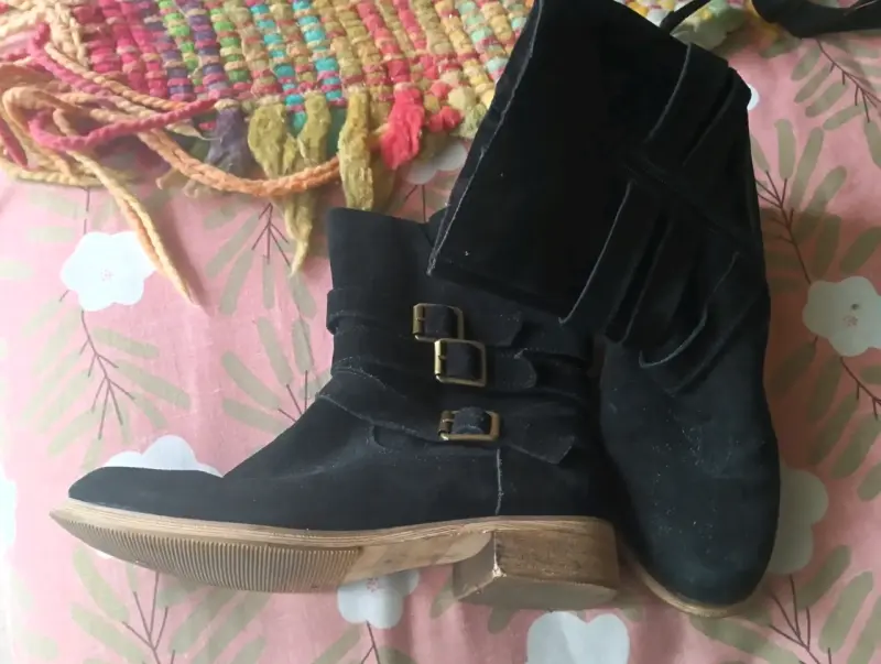Botines negros con hebillas - 3