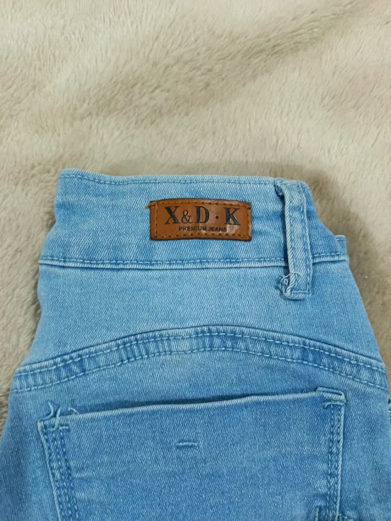 Jeans azul claro acampanado - 3