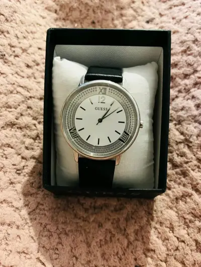 Reloj de pulsera dorado - miniatura 3