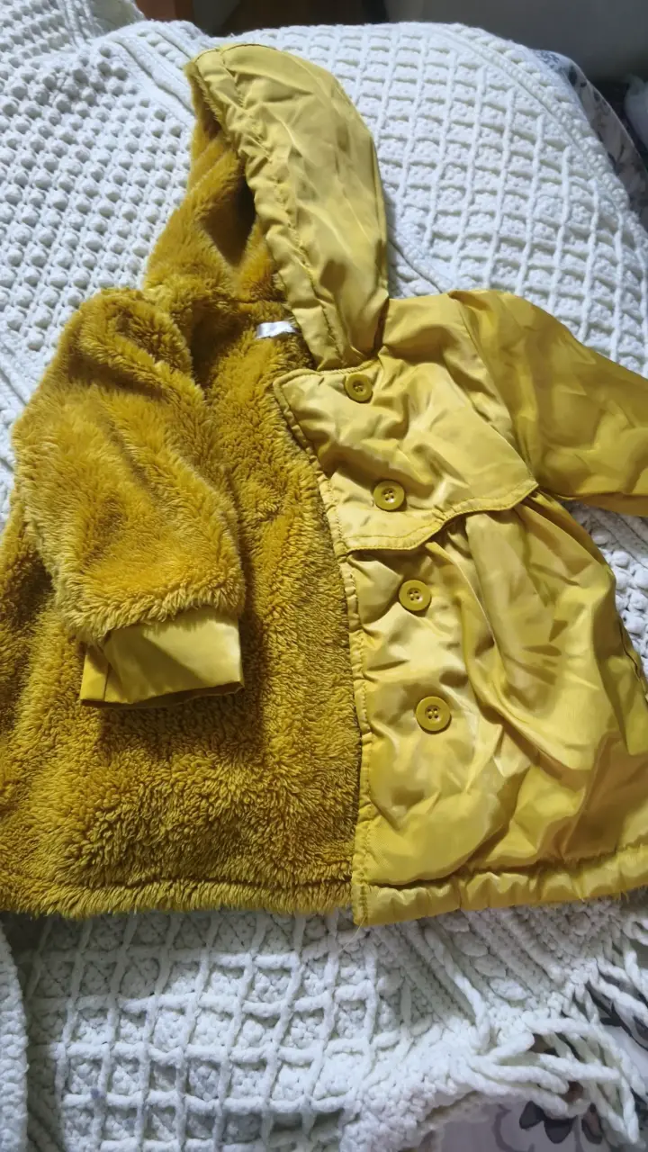 Abrigo amarillo para niña con chiporro calientito - 2