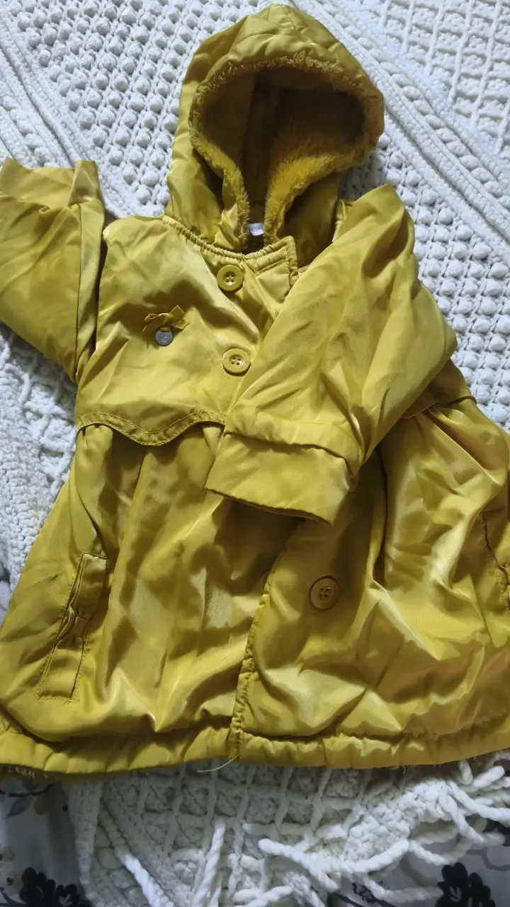 Abrigo amarillo para niña con chiporro calientito - 3