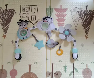 Colgante de actividades para bebé - miniatura 2