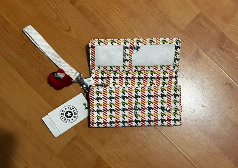 Cartera Kipling colorida con colgante - 3
