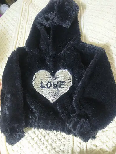 Buzo negro con capucha y lentejuelas talla 4 - miniatura 1