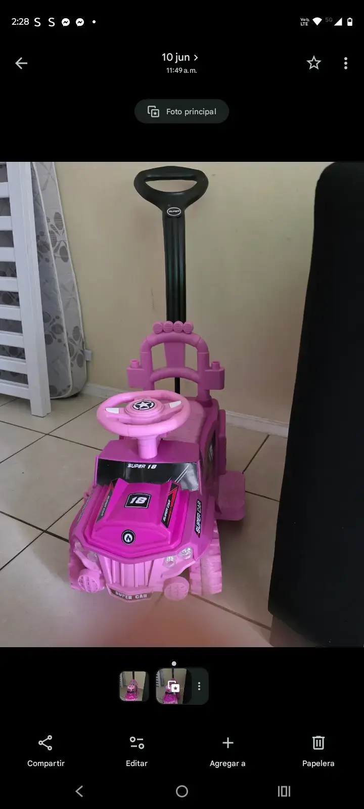 Auto andador para niños rosado