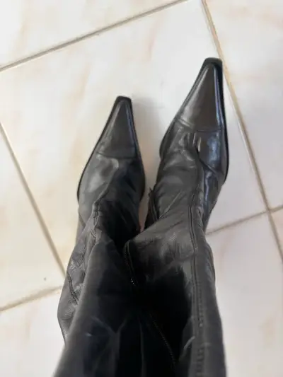 Botas de cuero negras elegantes - miniatura 1