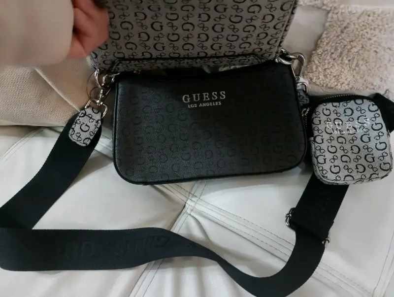 Bolso cruzado, tiene su etiqueta - 2