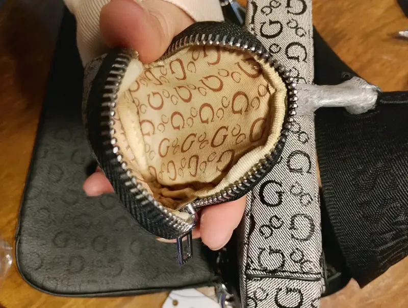 Bolso cruzado, tiene su etiqueta - 5