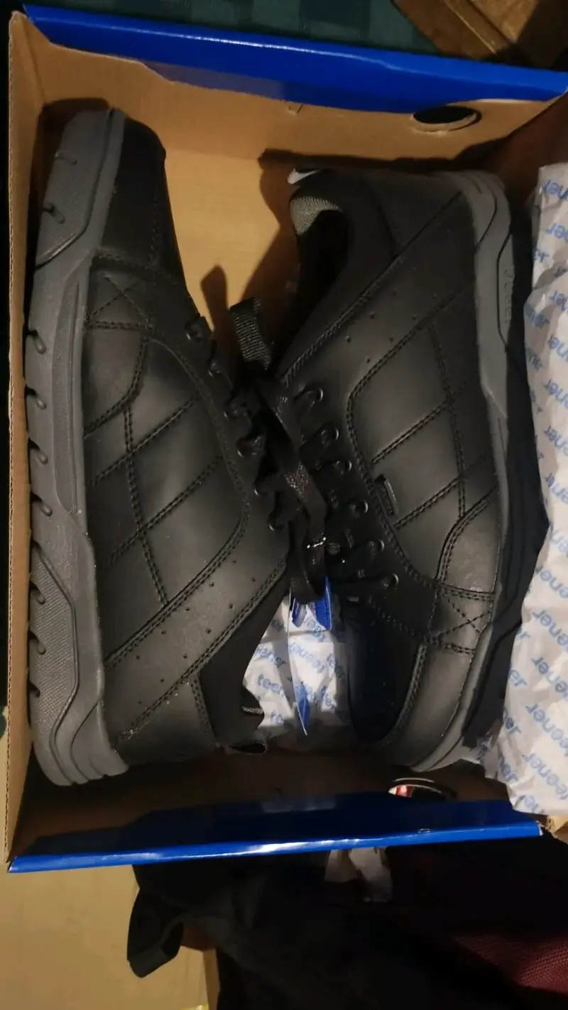 Zapatillas negras nuevas - 1