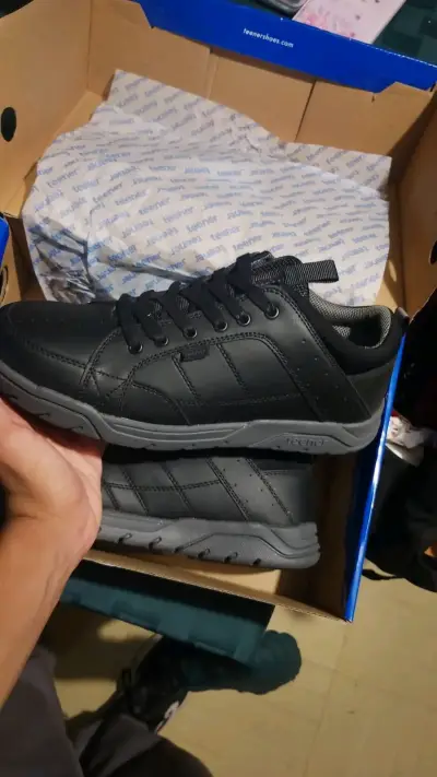 Zapatillas negras nuevas - miniatura 4